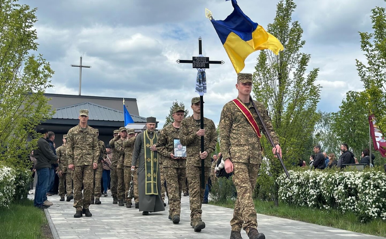 Прощання з воїном. Фото: Бучанська міська рада