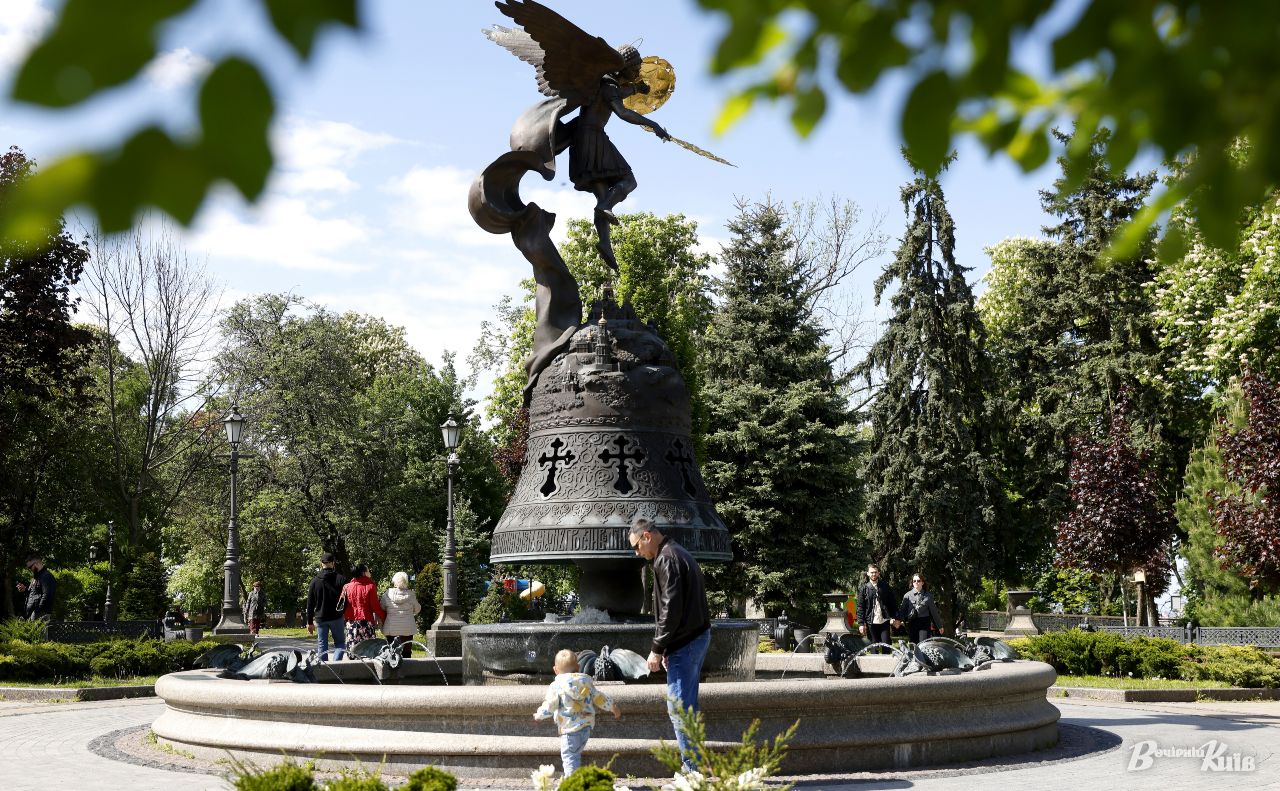 Парк Володимирська гірка є одним з найпопулярніших місць для прогулянок серед киян. Фото: Борис Корпусенко