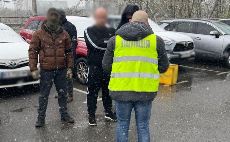 Під час затримання адвоката. Фото: поліція Києва