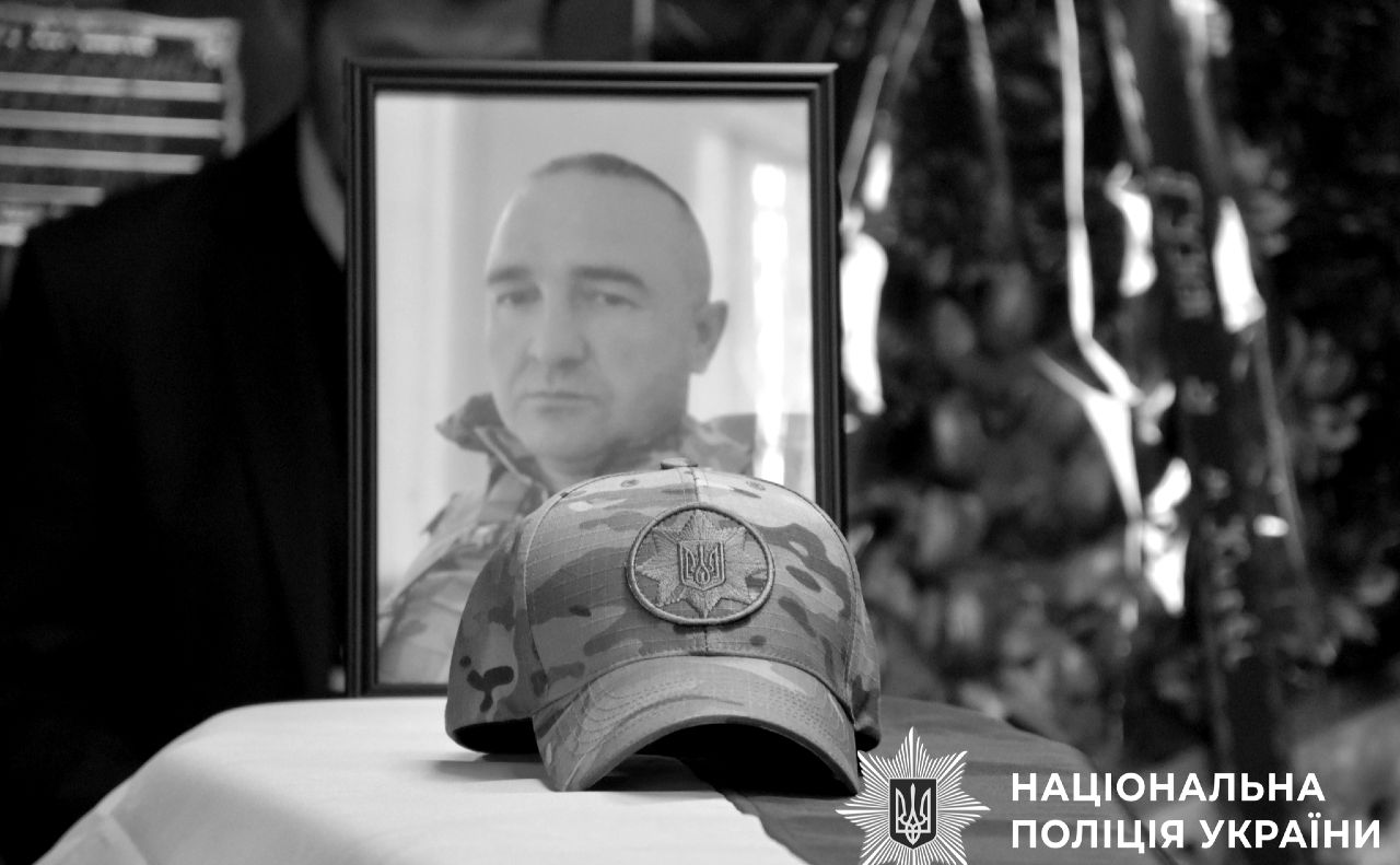 Столичного поліцейського поховали на його рідній Сумщині. Фото: Нацполіція