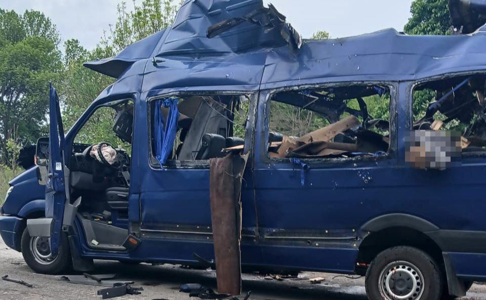 В цій машині евакуювали людей. Фото зі сторінки Фейсбук Володимира Зеленського