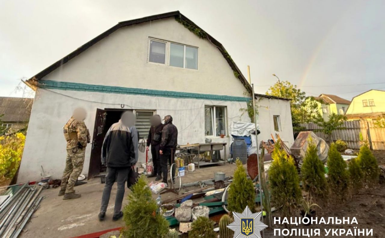 Під час обшуку. Фото: Нацполіція