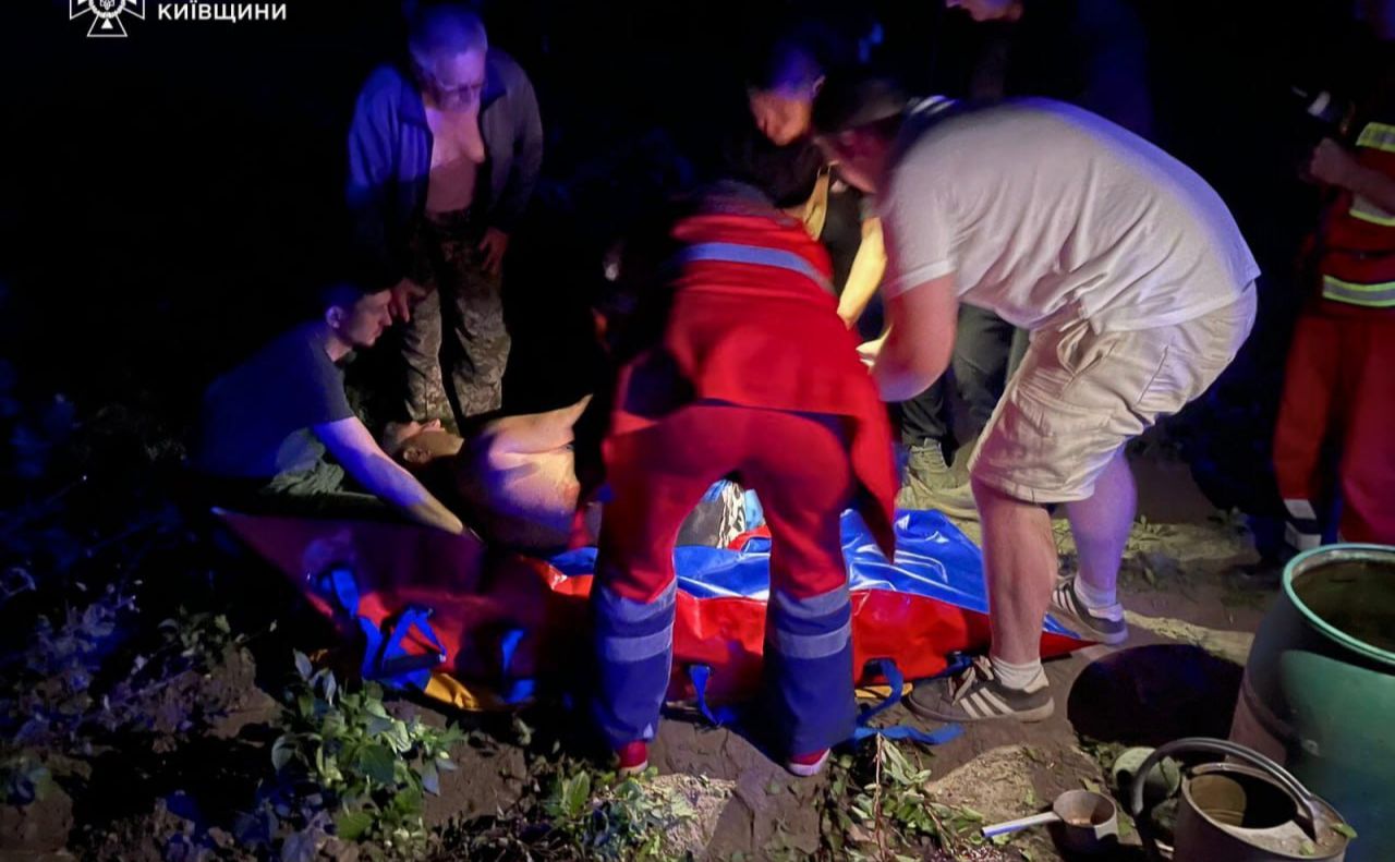 Медики під час надання допомоги на Київщині. Фото: ДСНС Київської області