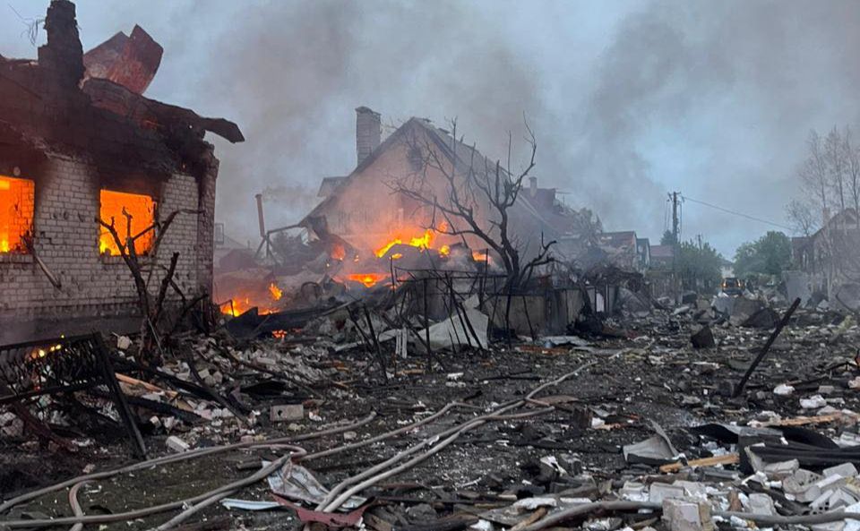 Наслідки ворожого удару по Київській області. Фото: КОВА