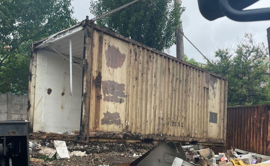 Демонтаж біля Центрального вокзалу. Фото: «Київблагоустрій»