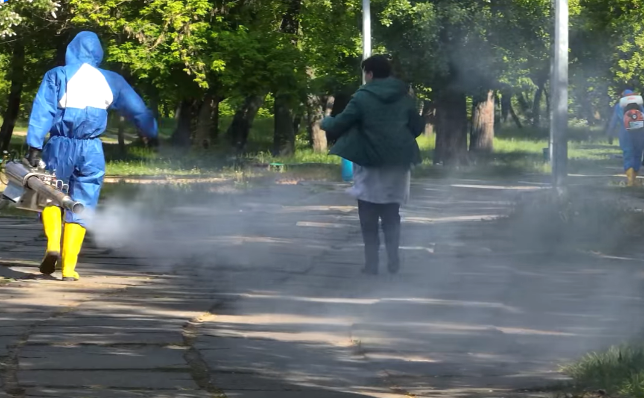 Під час обробки зони відпочинку «Гідропарк». Скрін з відео