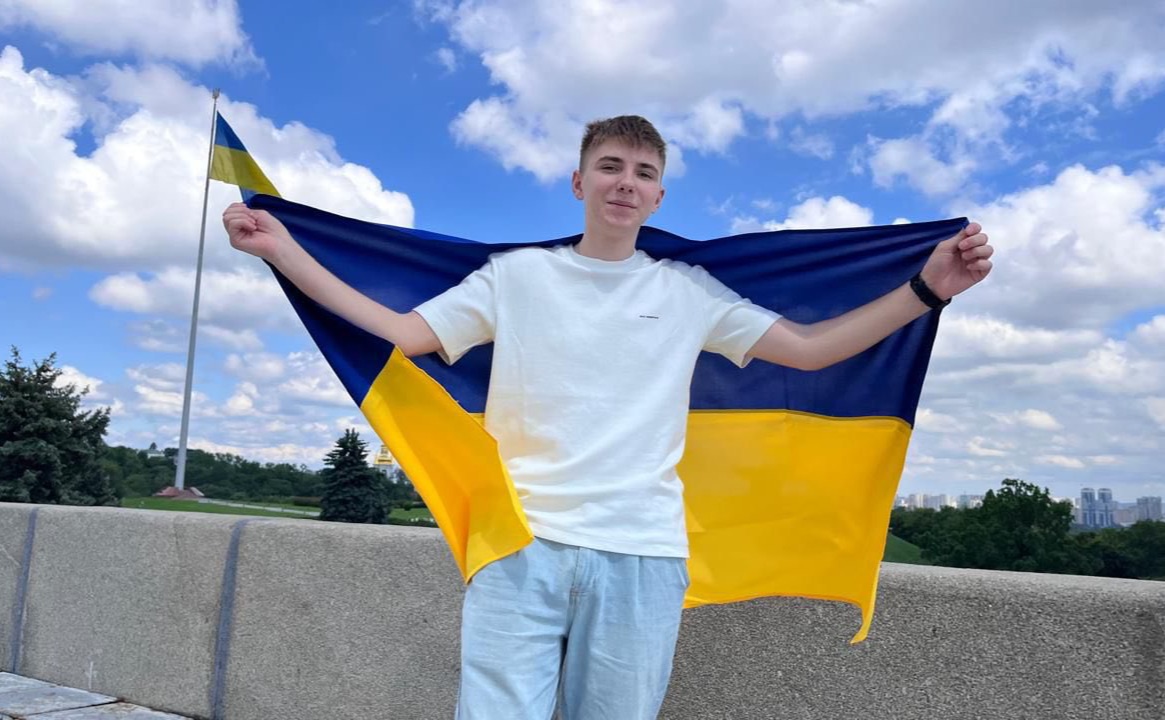 Діти демонструють, що героїзм не має вікових обмежень. Фото: КОВА
