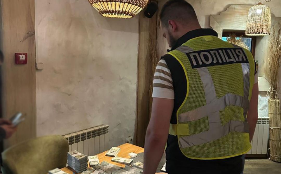 Момент викриття підозрюваних. Фото: Поліція Києва
