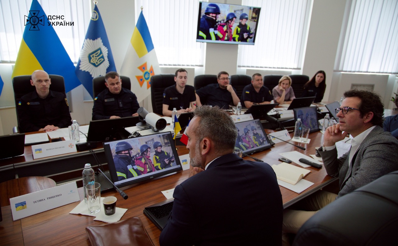 Спільна ініціатива з Францією передбачає масштабний проєкт з передачі роботів та розвиток українського сектору робототехніки. Фото: ДСНС