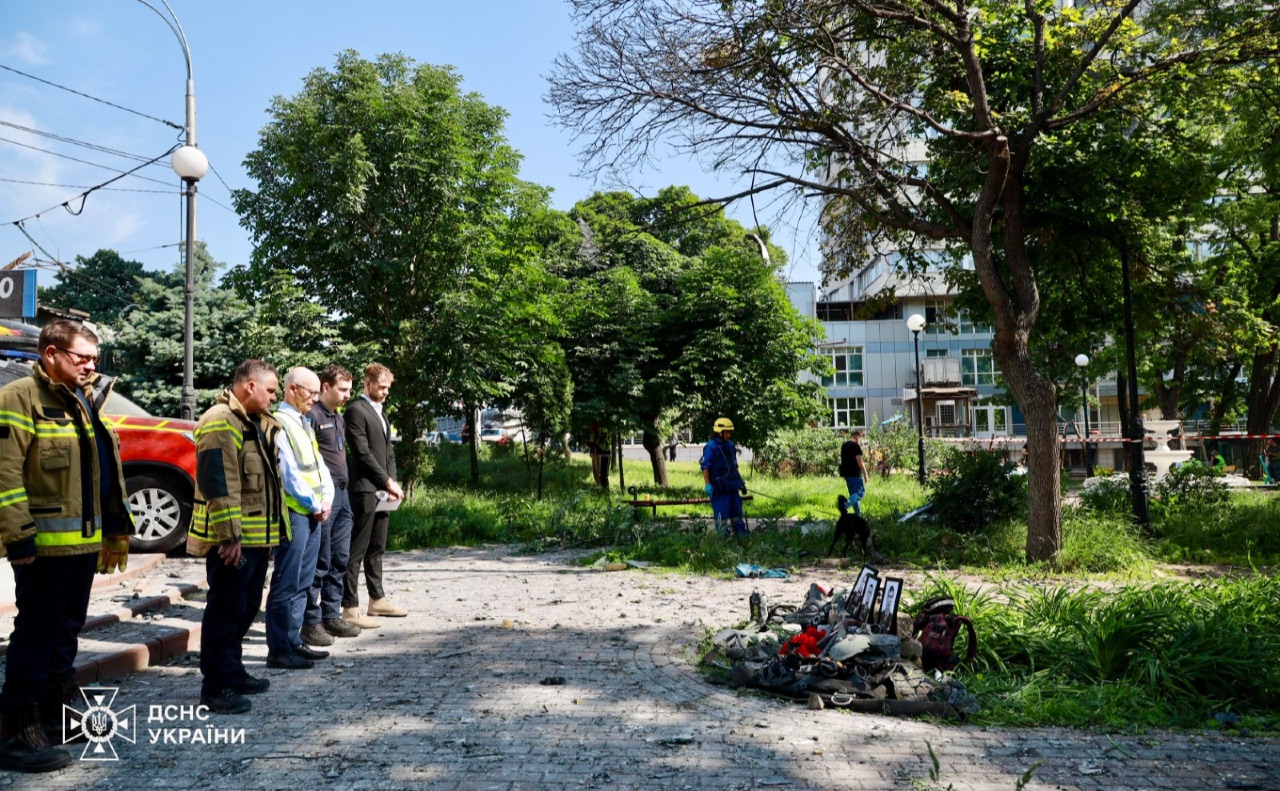 Українські рятувальники залишаються символом мужності, самопожертви й професіоналізму. Фото: ДСНС