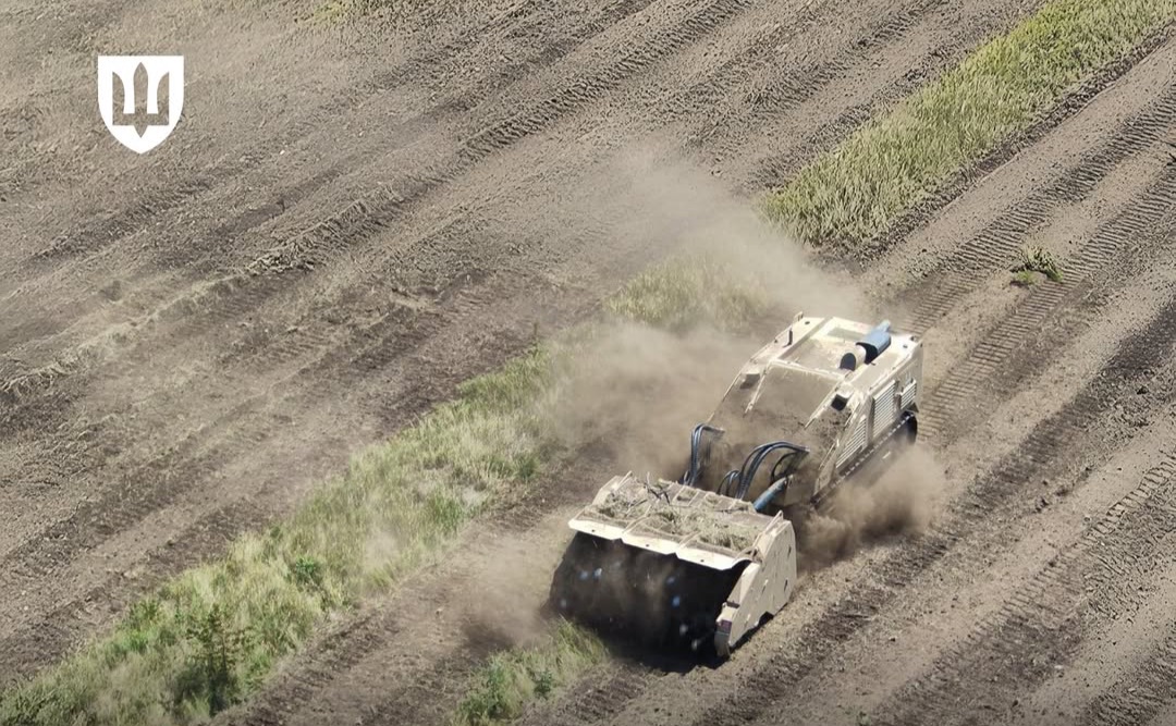 На території комплексу облаштували траси і смуги перешкод для техніки, майданчики для випробувань дронів і спеціалізованого обладнання. Фото: Міноборони