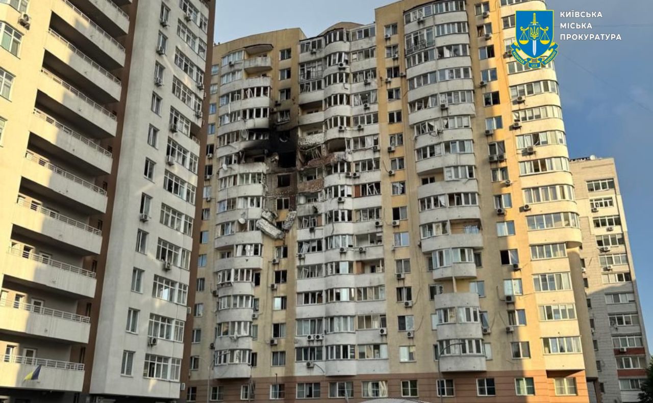 У Соломʼянському районі уламки дронів пошкодили багатоповерхівку