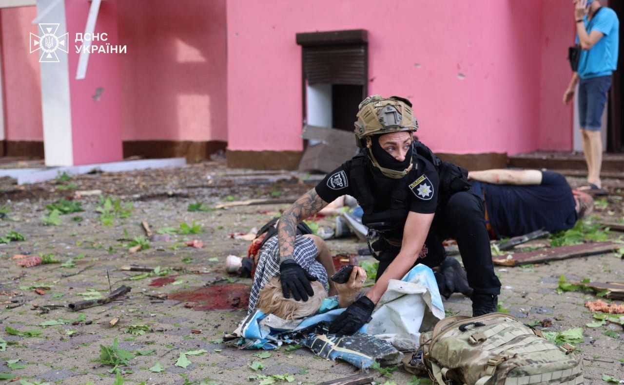 Допомога пораненим у Харкові. Фото: ГУ ДСНС у Харкові та Харківській області