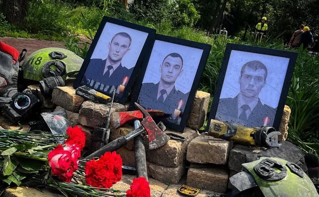 Фото полеглих рятувальників. Фото: Віталій Ремінний
