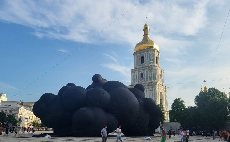 Палаюча реальність, яку Україна повезе на Burning Man. Фото: Суспільне