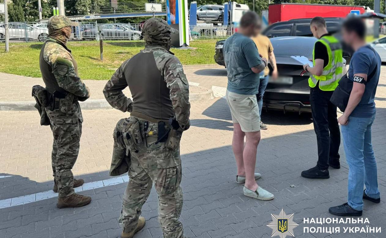 Затримання порушника. Фото: поліція Києва