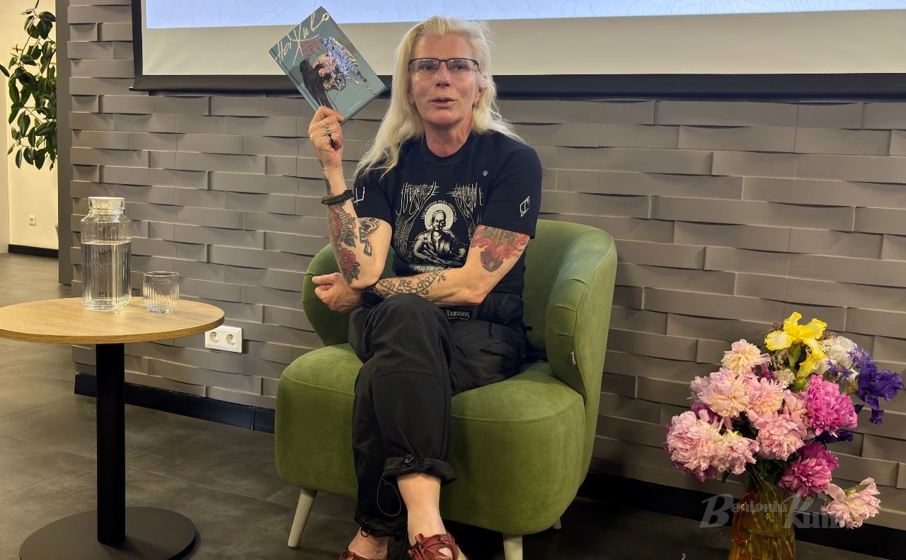Юлія «Паєвська «Тайра» презантувала книжку поезій «Наживо» у хабі «Хартії» в Києві. Фото: Анна Білоус