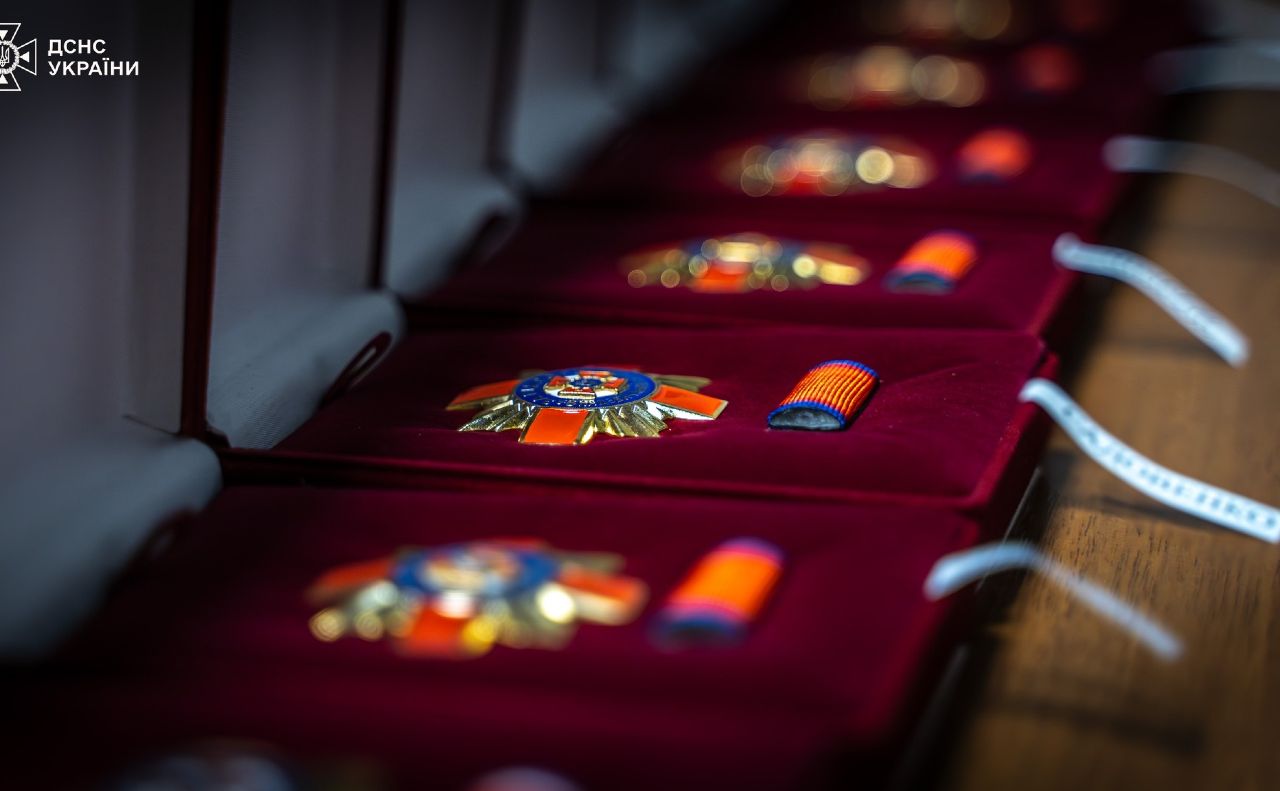 Нагрудний знак «За відвагу в надзвичайній ситуації». Фото: ДСНС Києва