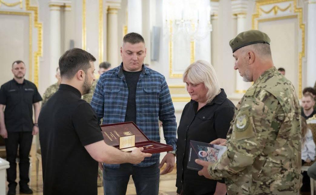 Нагороду вручили родині загиблого захисника. Фото: Вінницька ОВА