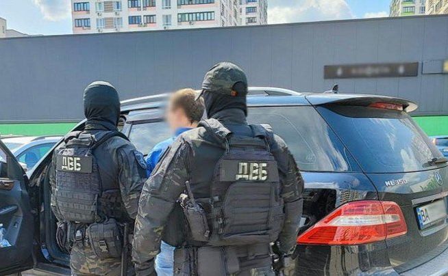 Під час затримання. Фото: Київська обласна прокуратура