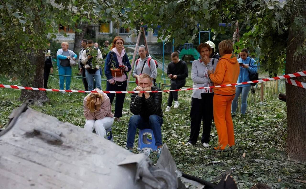 Батьки чекають на сина. Фото: Reuters