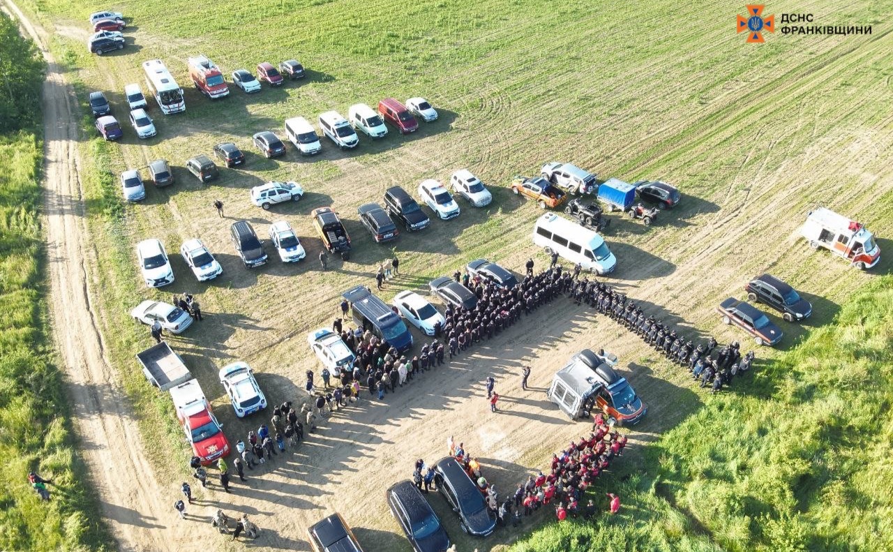 Від початку пошукових робіт уже обстежено близько 1798 гектарів місцевості. Фото: ДСНС