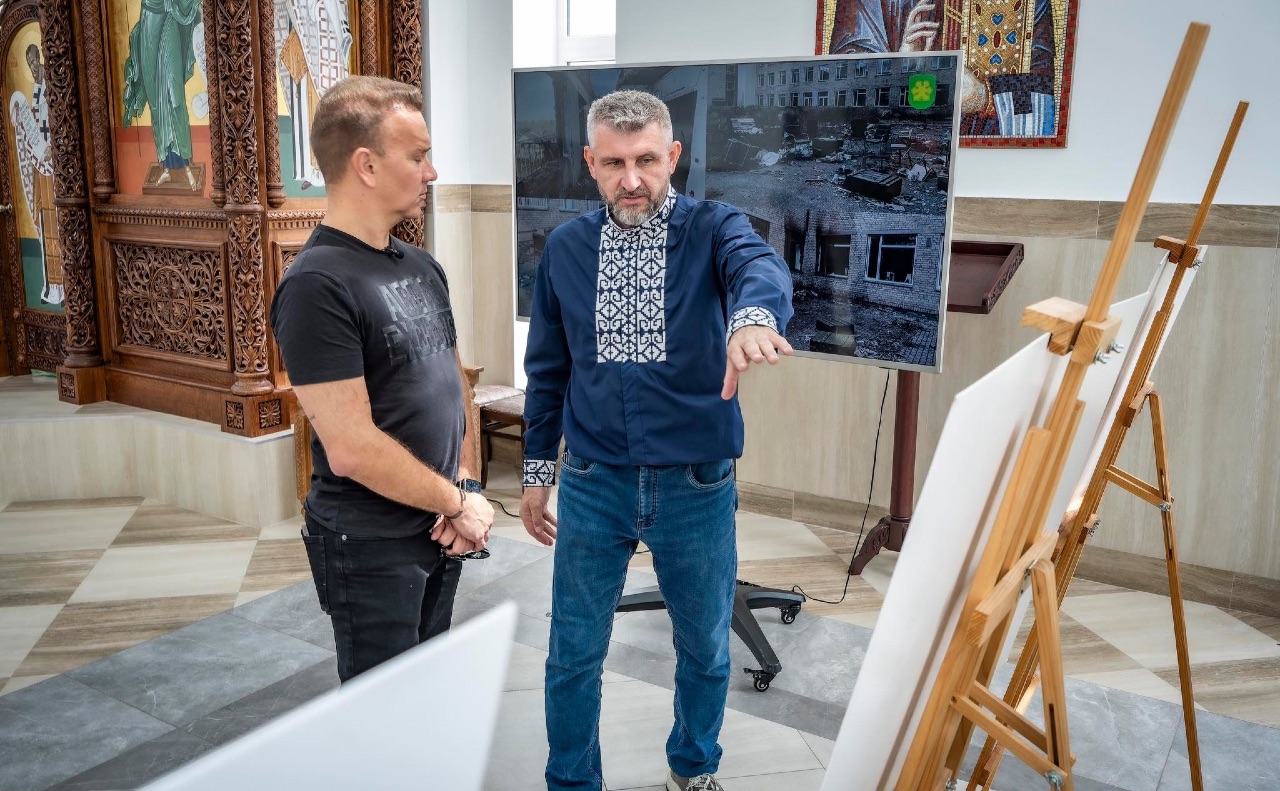 Оскар сказав, що вражений побаченим і збирається розповісти світу про злочини в Бучі. Фото: Бучанська міськрада