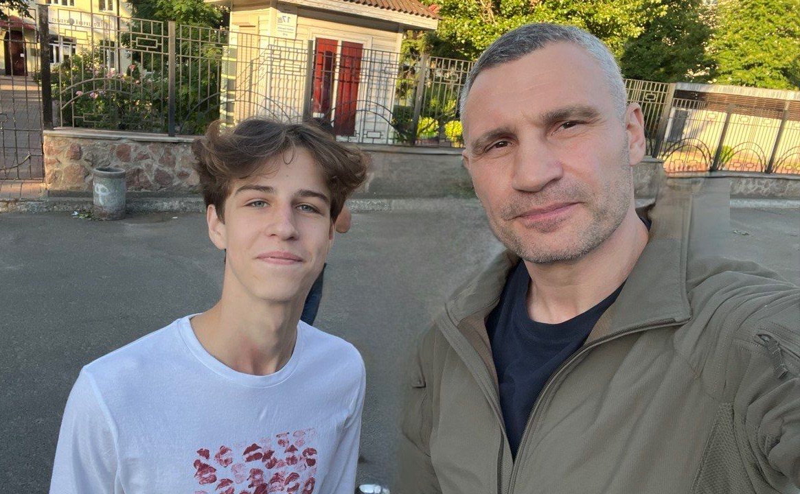 Вбитий Максим Матерухін та Віталій Кличко. Фото: мати загиблого хлопця