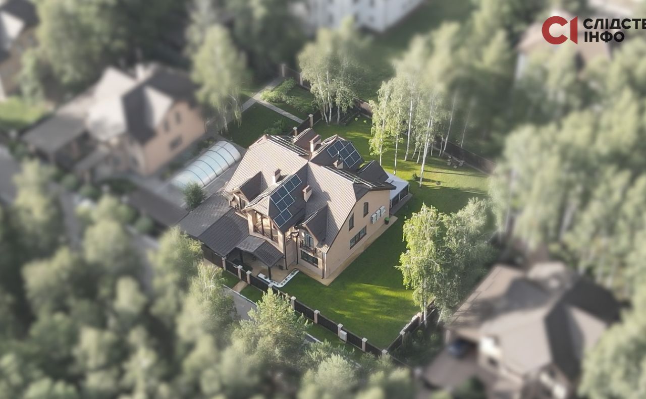 Фото «Слідство. Інфо» котеджу, де мешкає з сім’єю ексочільник Броварського військкомату Бурляй