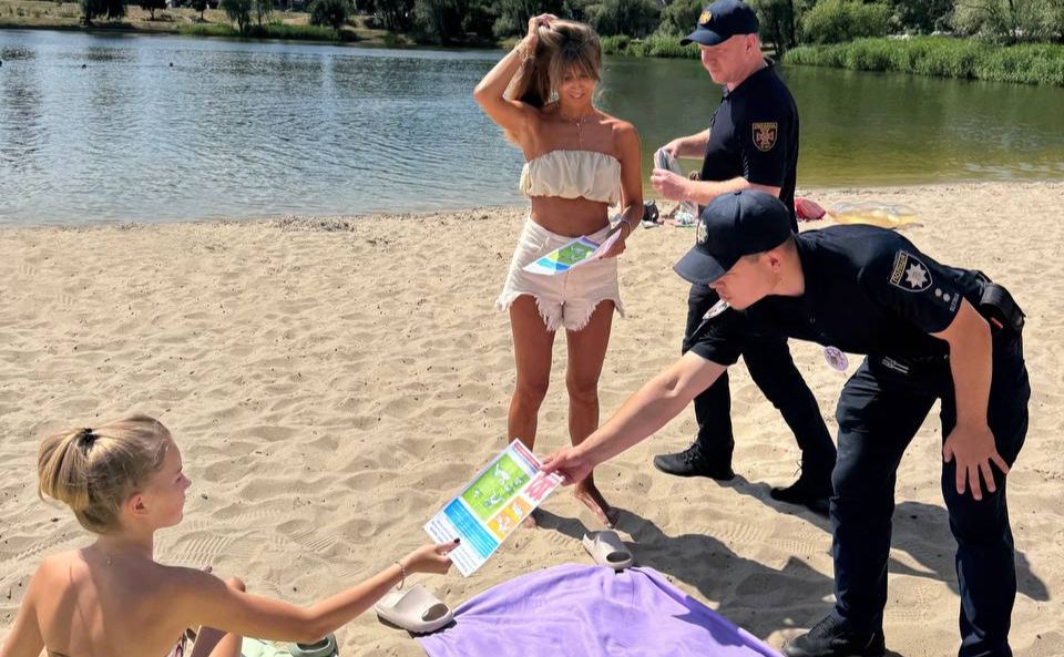 Поліцейські нагадали правила поводження на воді. Фото: патрульна поліція Києва