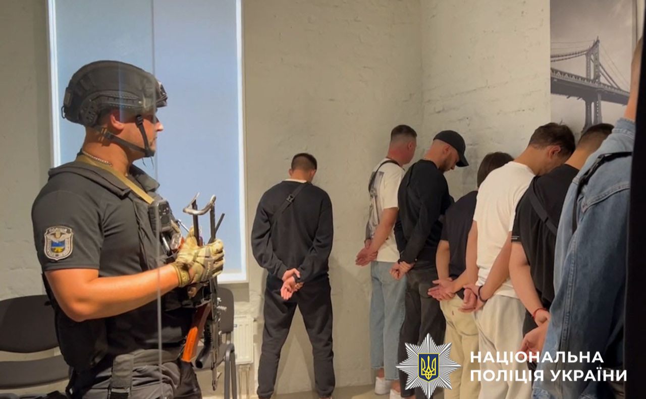 Поліцейські відправили на лаву підсудних 14 шахраїв