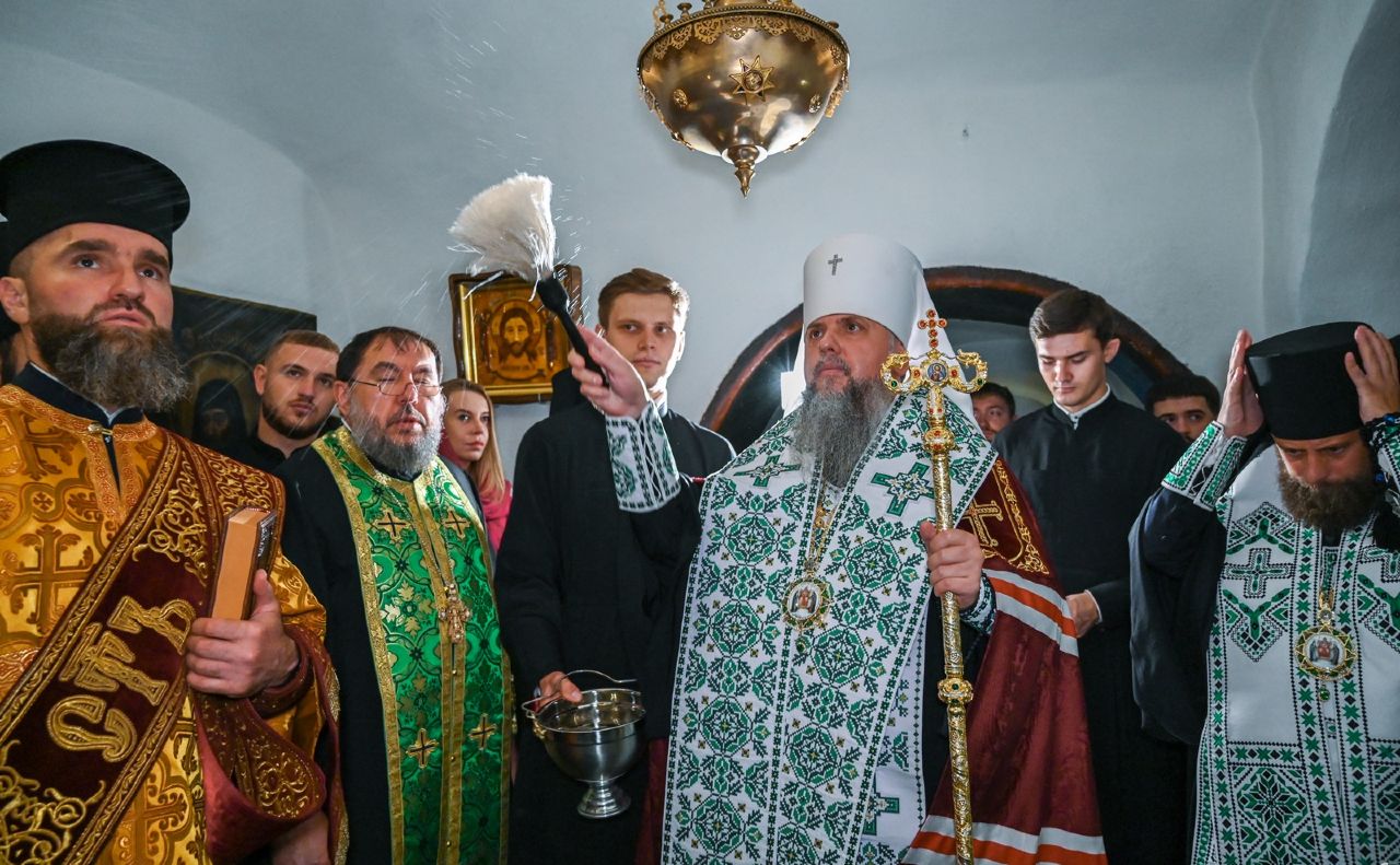 У Дальніх печерах ПЦУ провела перше богослужіння. Фото: pomisna.info