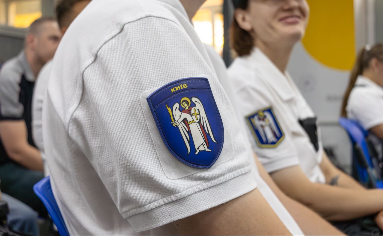Бодікамери фіксуватимуть усі етапи взаємодії інспектора з порушником. Фото: КМДА