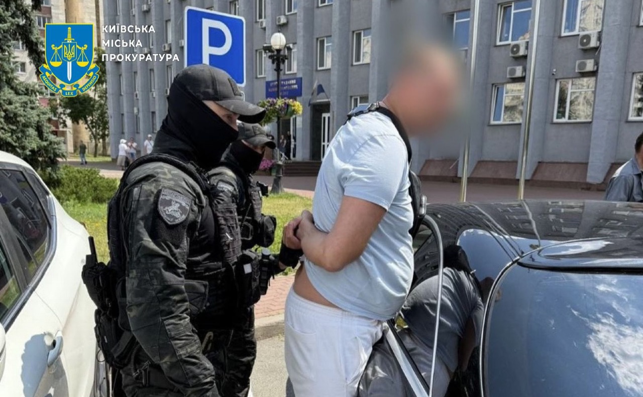 Затримання підозрюваного. Фото: прокуратура