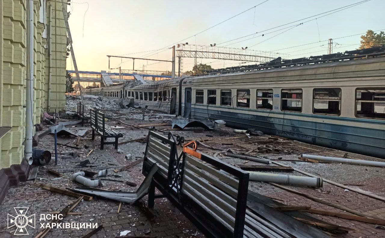 Наслідки російського обстрілу. Фото: ДСНС