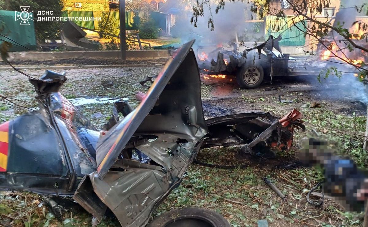 росія-терорист вдарила по Нікополю. Фото: ДСНС у Дніпропетровській області