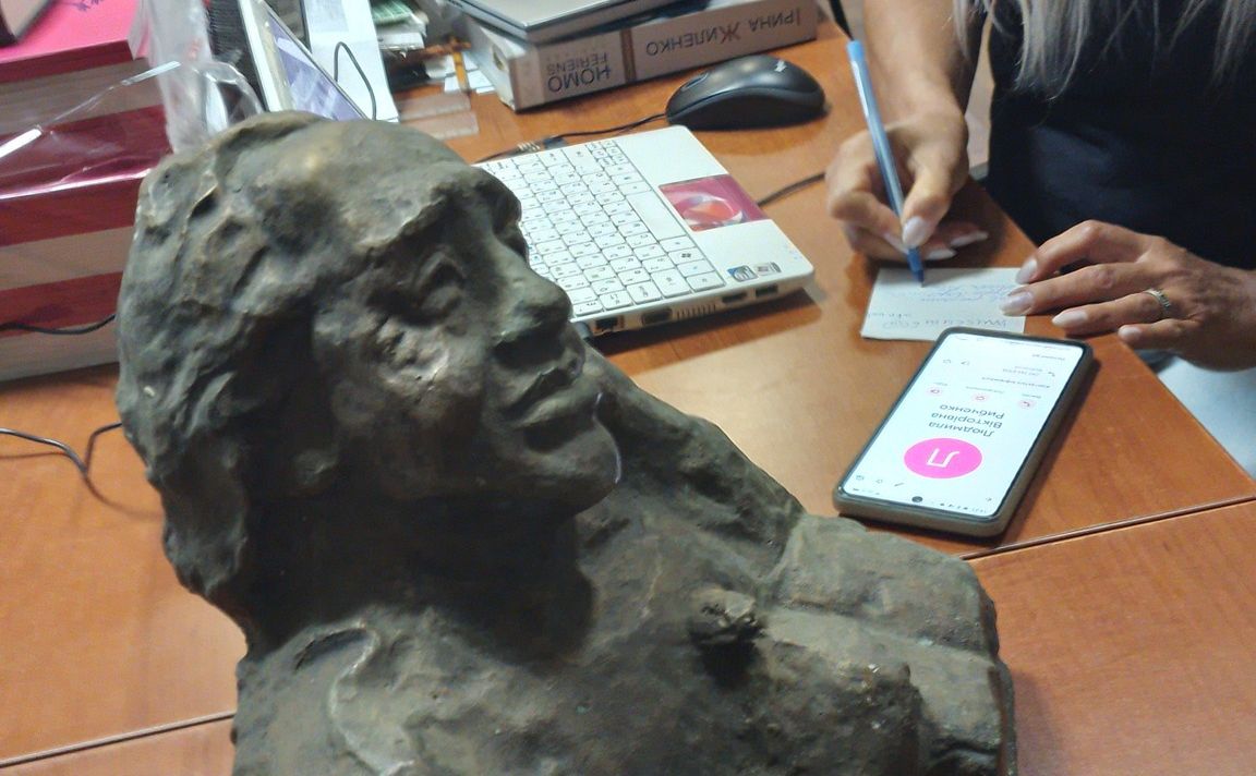 Бюст Валерія Шевчука передали до Музею шістдесятництва. Фото: Юліана Шевчук