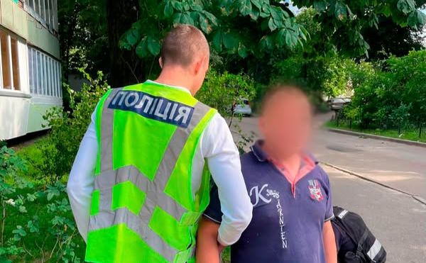 Затриманий зловмисник. Фото: поліція Києва