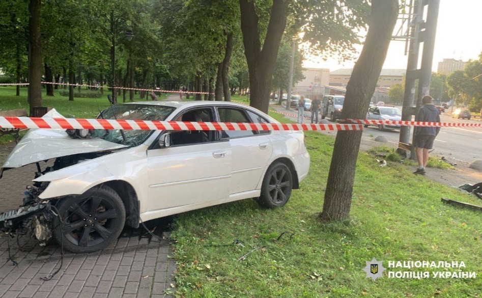 Потерпілі отримали переломи ніг та інші тілесні ушкодження. Фото: поліція