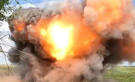 Бетонна споруда розлетілась на шматки. Фото ілюстративне з відкритих джерел