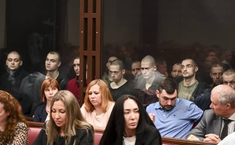Публічні та незаконні судилища над українськими військовополоненими. Фото з відкритих джерел