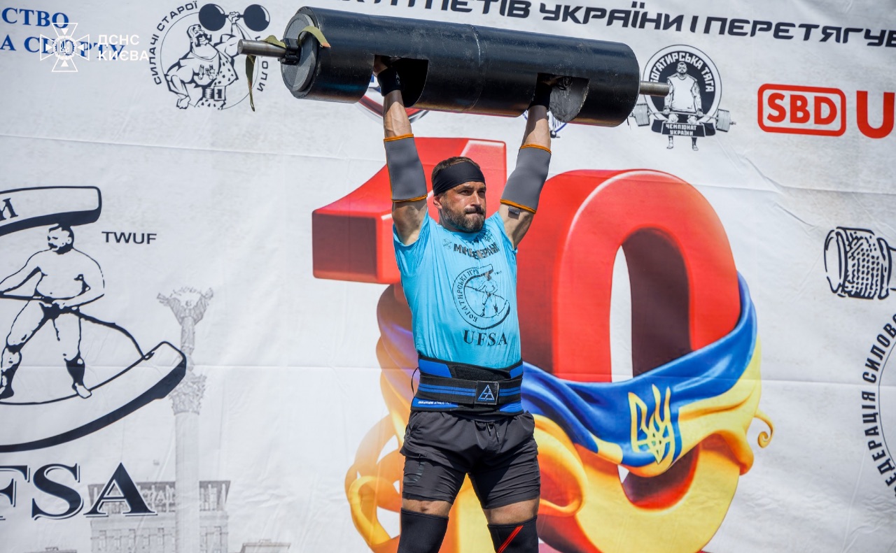 Учасники з різних регіонів України змагалися у вправах, що перевіряють силу та витривалість. Фото: ДСНС
