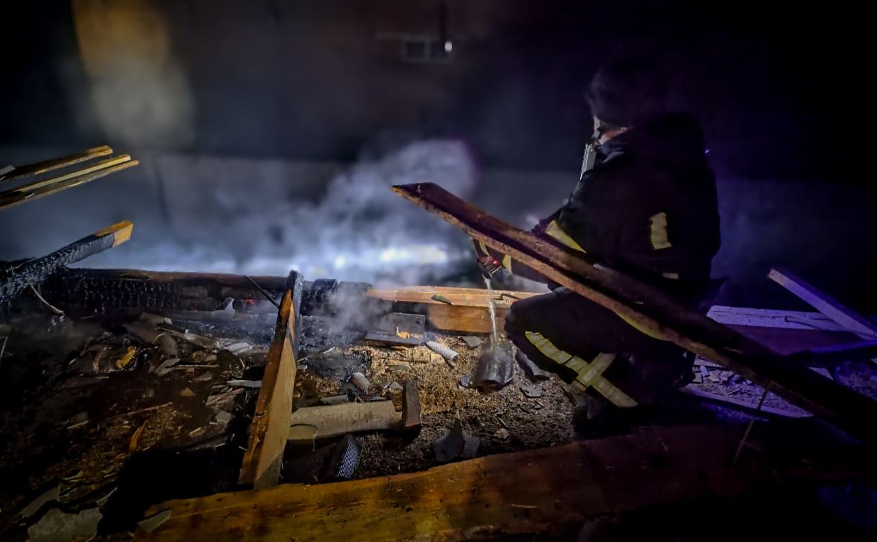 Рятувальники загасили пожежу у нежитловому приміщенні. Фото: ДСНС Сумщини