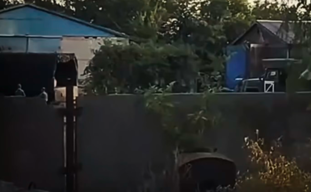 Вибух пролунав у момент заїзду ворожої вантажівки. Фото: скріншот з відео