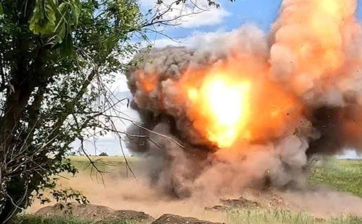 Такий вибух можна порівняти з потужним авіабомбовим ударом. Фото ілюстративне: ЗСУ