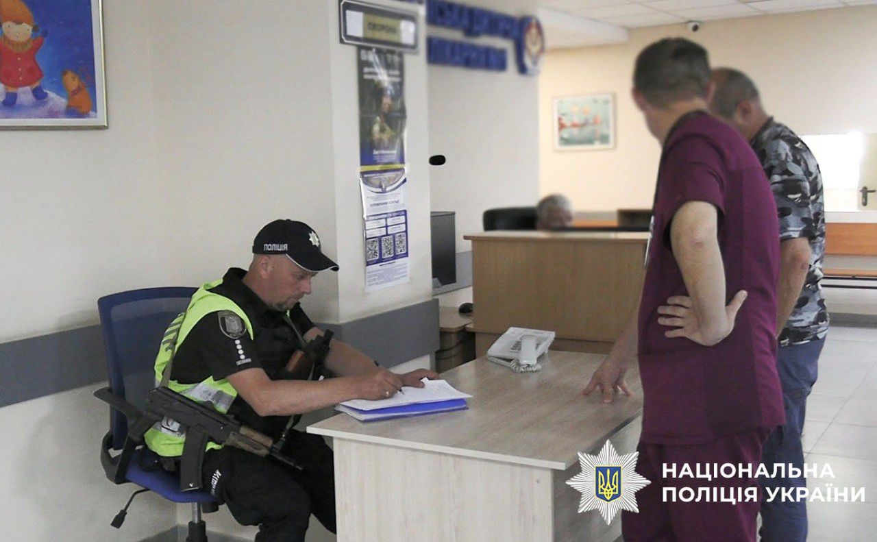 У лікарні працювала слідчо-оперативна група. Фото: поліція Києва