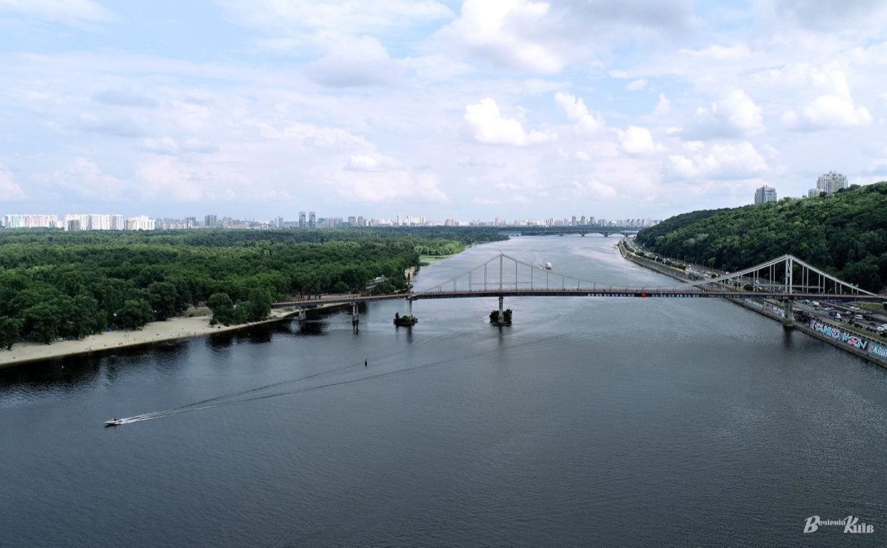 Пішохідний міст. Ілюстративне фото Бориса Корпусенка