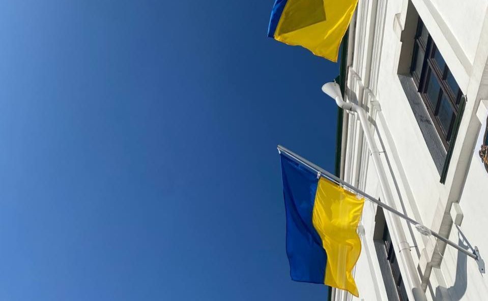 Українські національні прапори підняли у Нижній Лаврі. Фото: НЗ Києво-Печерська лавра