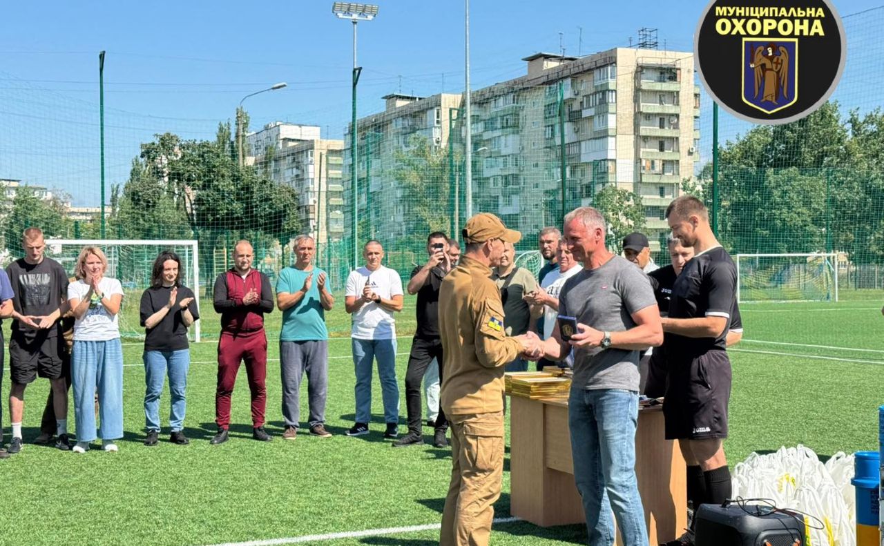 Під час нагородження. Фото: «Муніципальна охорона»