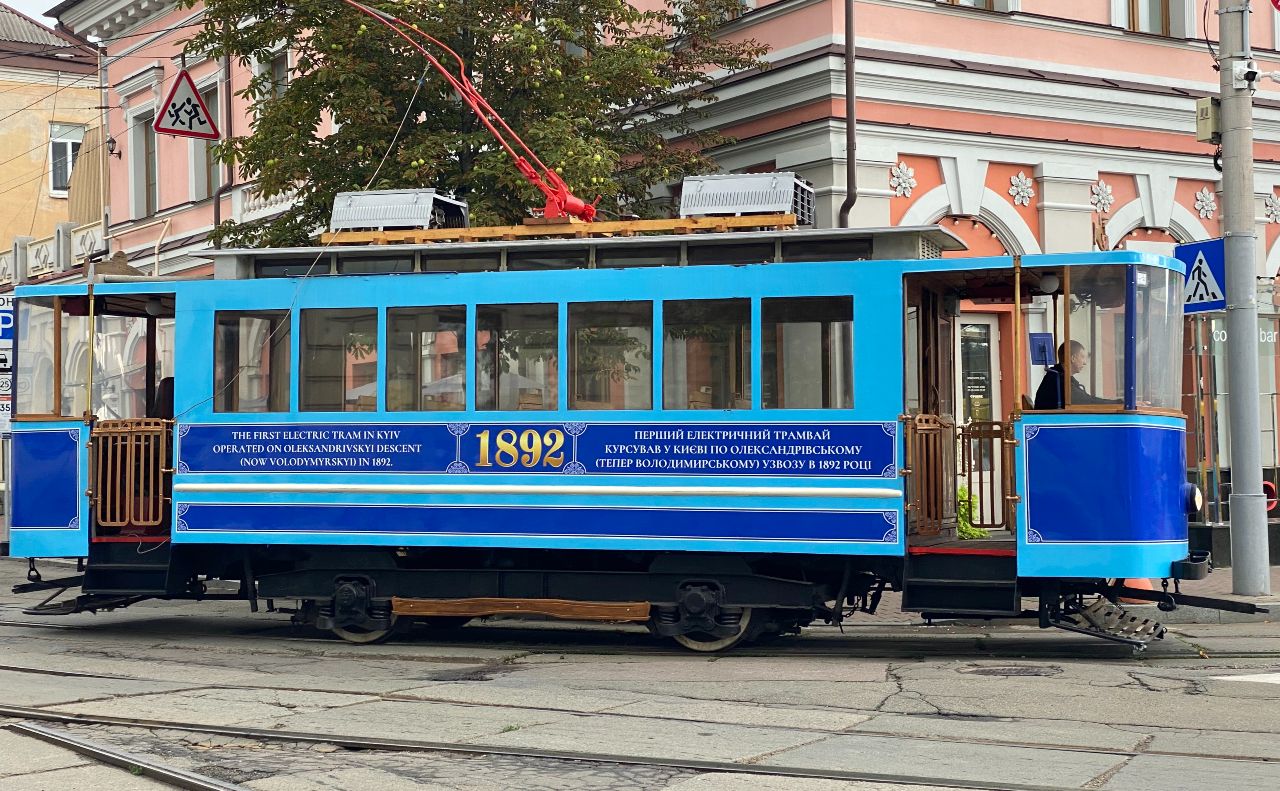 Екскурсії історичним Подолом вже стартували. Фото: КМДА